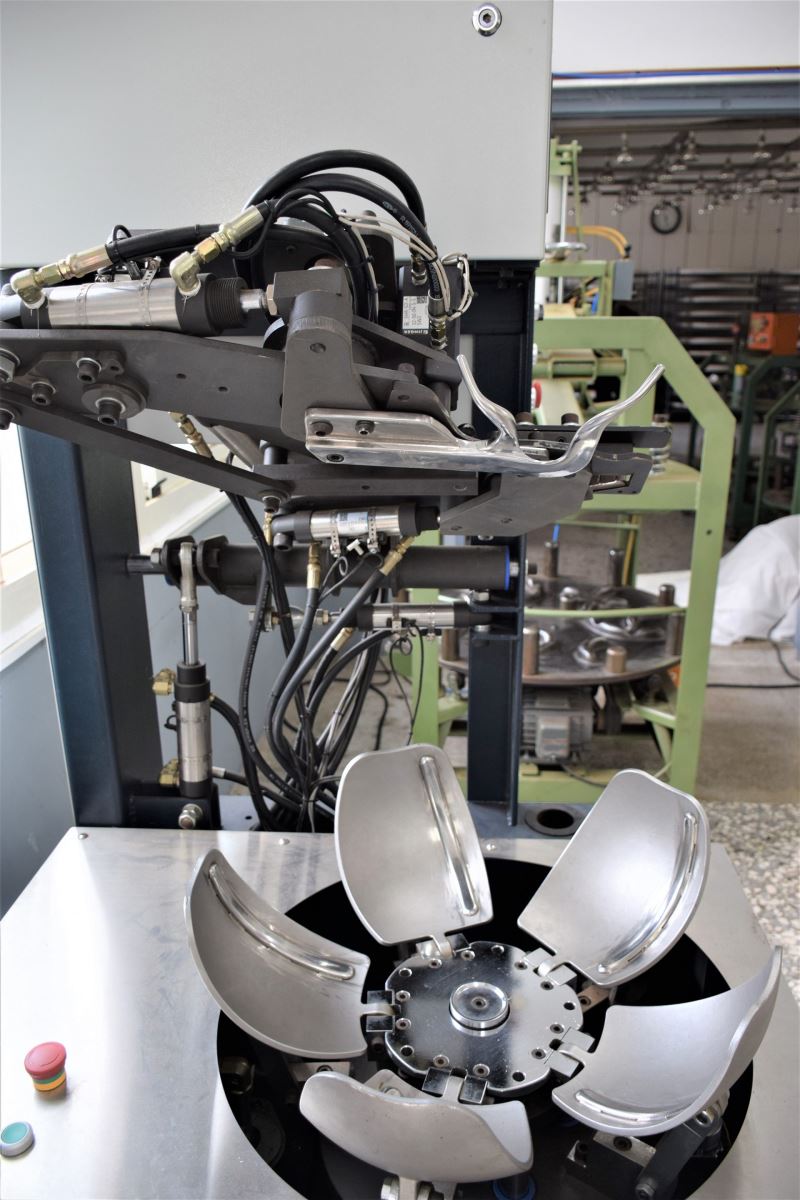 球型茶省工整形技術之研發與改良—全自動束包機-5